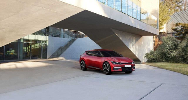 Kia EV6 thu về hơn 21.000 lượt đặt hàng trong ngày đầu tiên ra mắt